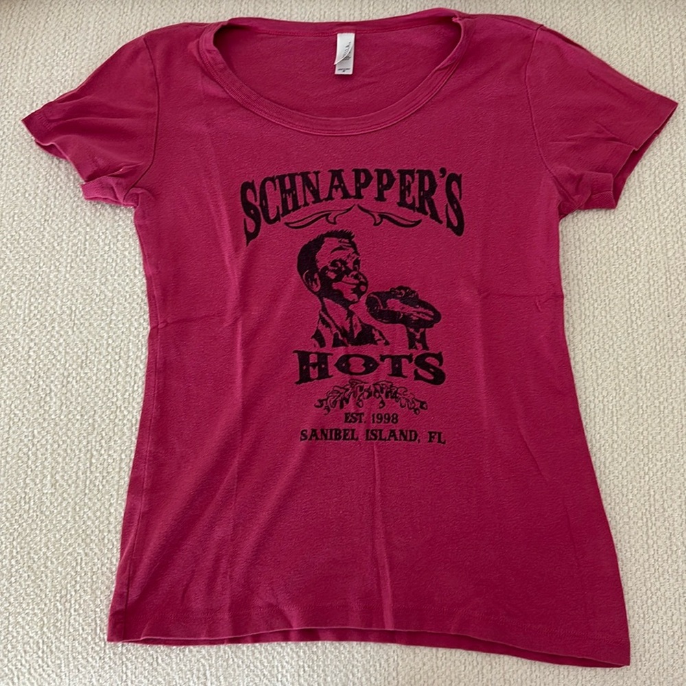 Schnapper’s Hots Sanibel Island raspberry red ladies vintage collector tee top M